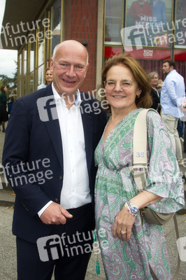 Theaterpremiere 'Miss Merkel - Mord in der Uckermark' in Berlin