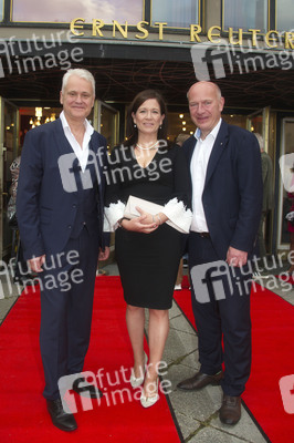 Theaterpremiere 'Miss Merkel - Mord in der Uckermark' in Berlin