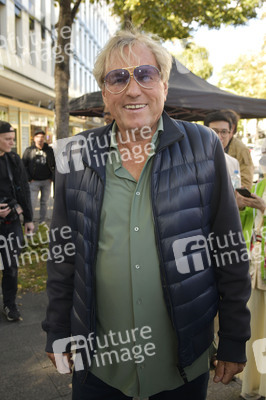 Offizielle Einweihung des Harald-Juhnke-Platzes in Berlin