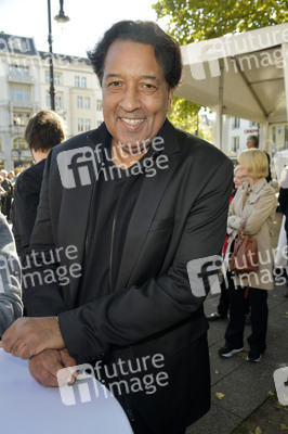 Offizielle Einweihung des Harald-Juhnke-Platzes in Berlin