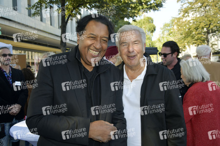 Offizielle Einweihung des Harald-Juhnke-Platzes in Berlin