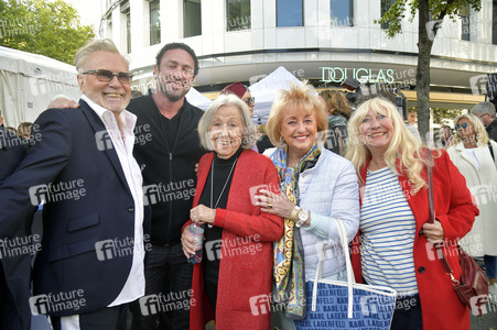 Offizielle Einweihung des Harald-Juhnke-Platzes in Berlin