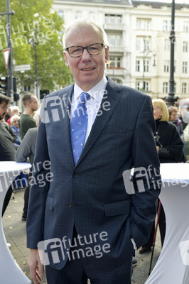 Offizielle Einweihung des Harald-Juhnke-Platzes in Berlin