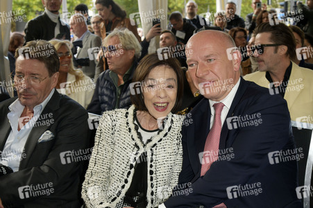 Offizielle Einweihung des Harald-Juhnke-Platzes in Berlin