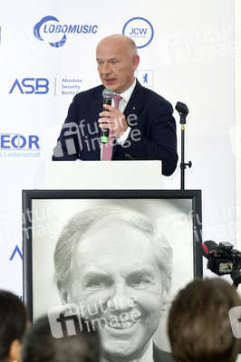 Offizielle Einweihung des Harald-Juhnke-Platzes in Berlin