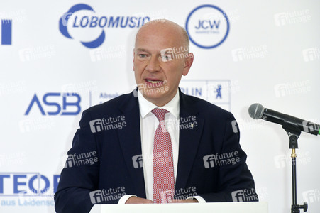 Offizielle Einweihung des Harald-Juhnke-Platzes in Berlin