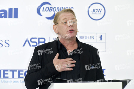 Offizielle Einweihung des Harald-Juhnke-Platzes in Berlin