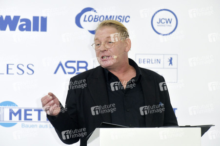 Offizielle Einweihung des Harald-Juhnke-Platzes in Berlin