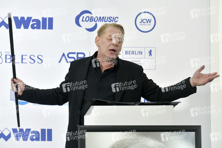 Offizielle Einweihung des Harald-Juhnke-Platzes in Berlin