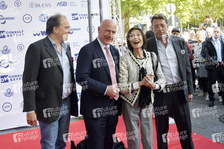 Offizielle Einweihung des Harald-Juhnke-Platzes in Berlin