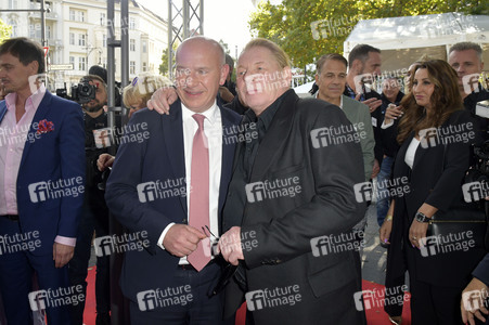 Offizielle Einweihung des Harald-Juhnke-Platzes in Berlin