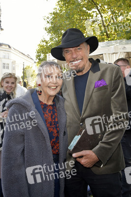 Offizielle Einweihung des Harald-Juhnke-Platzes in Berlin