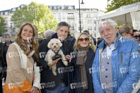 Offizielle Einweihung des Harald-Juhnke-Platzes in Berlin