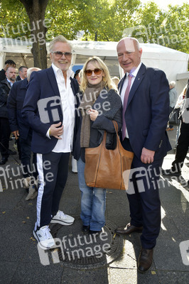 Offizielle Einweihung des Harald-Juhnke-Platzes in Berlin