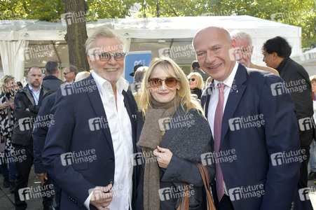 Offizielle Einweihung des Harald-Juhnke-Platzes in Berlin