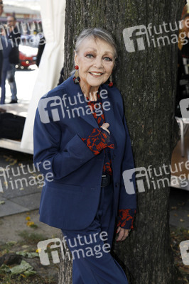 Offizielle Einweihung des Harald-Juhnke-Platzes in Berlin