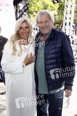 Offizielle Einweihung des Harald-Juhnke-Platzes in Berlin