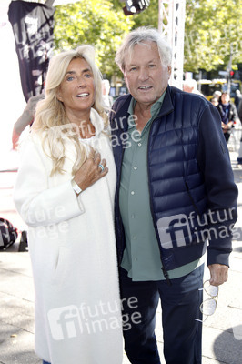 Offizielle Einweihung des Harald-Juhnke-Platzes in Berlin