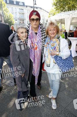 Offizielle Einweihung des Harald-Juhnke-Platzes in Berlin