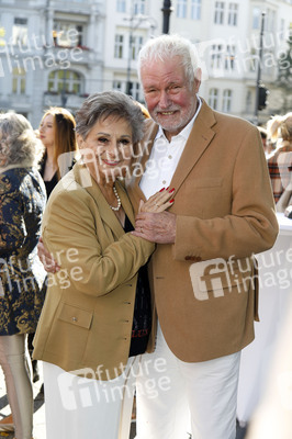 Offizielle Einweihung des Harald-Juhnke-Platzes in Berlin