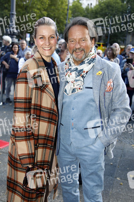 Offizielle Einweihung des Harald-Juhnke-Platzes in Berlin