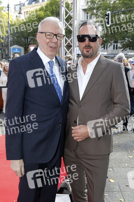 Offizielle Einweihung des Harald-Juhnke-Platzes in Berlin