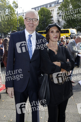 Offizielle Einweihung des Harald-Juhnke-Platzes in Berlin