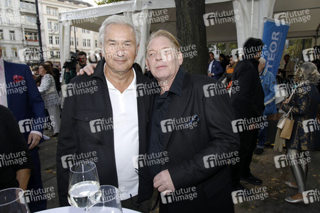 Offizielle Einweihung des Harald-Juhnke-Platzes in Berlin