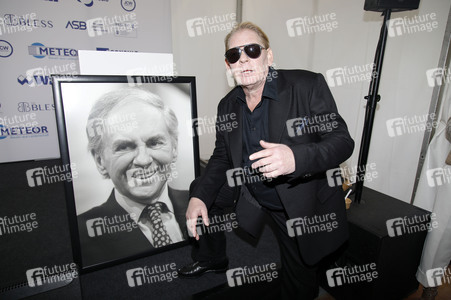 Offizielle Einweihung des Harald-Juhnke-Platzes in Berlin