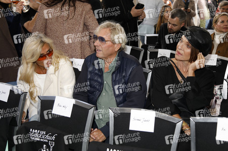 Offizielle Einweihung des Harald-Juhnke-Platzes in Berlin