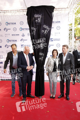 Offizielle Einweihung des Harald-Juhnke-Platzes in Berlin