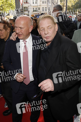 Offizielle Einweihung des Harald-Juhnke-Platzes in Berlin