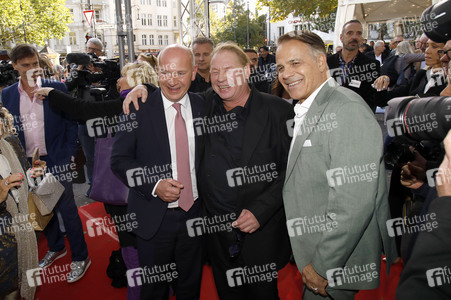 Offizielle Einweihung des Harald-Juhnke-Platzes in Berlin