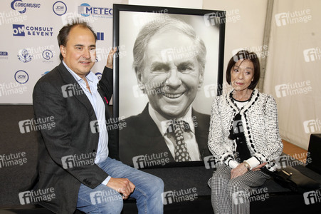 Offizielle Einweihung des Harald-Juhnke-Platzes in Berlin