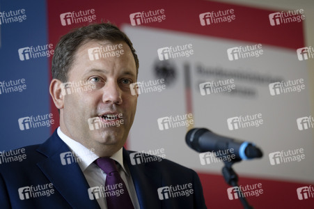 Pressestatement von Lars Klingbeil in Berlin