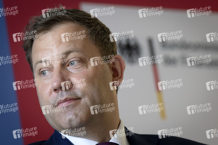 Pressestatement von Lars Klingbeil in Berlin