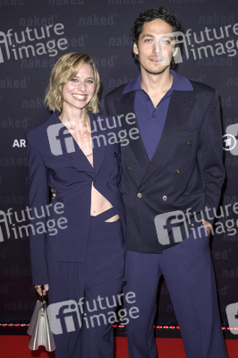 Serienpremiere 'Naked' in Köln