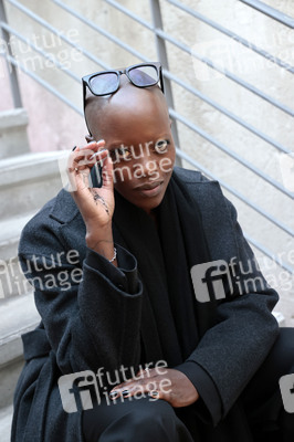 Ausstellungseröffnung 'Wer bist du in einem Raum, in dem du jeder sein kannst?' in Berlin