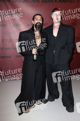 Ausstellungseröffnung 'Wer bist du in einem Raum, in dem du jeder sein kannst?' in Berlin