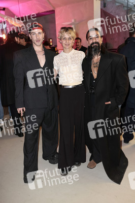 Ausstellungseröffnung 'Wer bist du in einem Raum, in dem du jeder sein kannst?' in Berlin