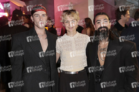 Ausstellungseröffnung 'Wer bist du in einem Raum, in dem du jeder sein kannst?' in Berlin