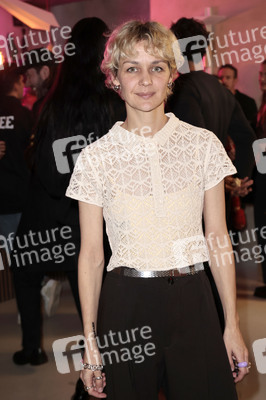 Ausstellungseröffnung 'Wer bist du in einem Raum, in dem du jeder sein kannst?' in Berlin