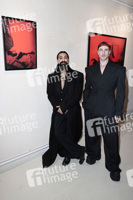 Ausstellungseröffnung 'Wer bist du in einem Raum, in dem du jeder sein kannst?' in Berlin