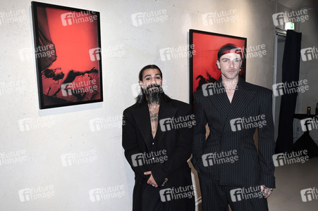 Ausstellungseröffnung 'Wer bist du in einem Raum, in dem du jeder sein kannst?' in Berlin