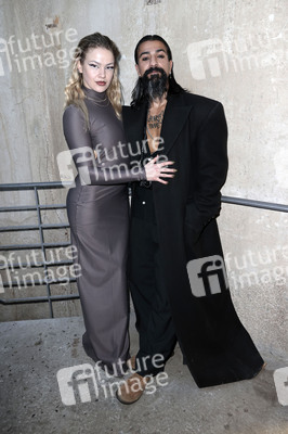 Ausstellungseröffnung 'Wer bist du in einem Raum, in dem du jeder sein kannst?' in Berlin