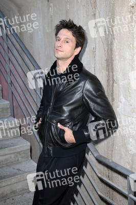 Ausstellungseröffnung 'Wer bist du in einem Raum, in dem du jeder sein kannst?' in Berlin