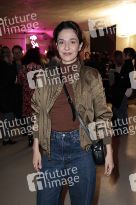 Ausstellungseröffnung 'Wer bist du in einem Raum, in dem du jeder sein kannst?' in Berlin