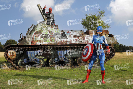 FARBKÖRPER Kalender 2026: Bodypainting Variationen