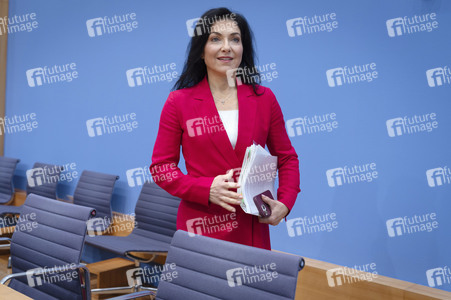 Bundespressekonferenz 'Vorstellung der Herbstprojektion 2025 der Bundesregierung' in Berlin