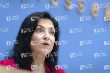 Bundespressekonferenz 'Vorstellung der Herbstprojektion 2025 der Bundesregierung' in Berlin